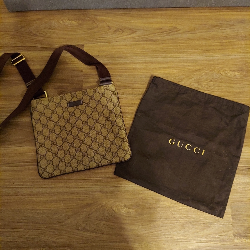 Gucci messenger bag